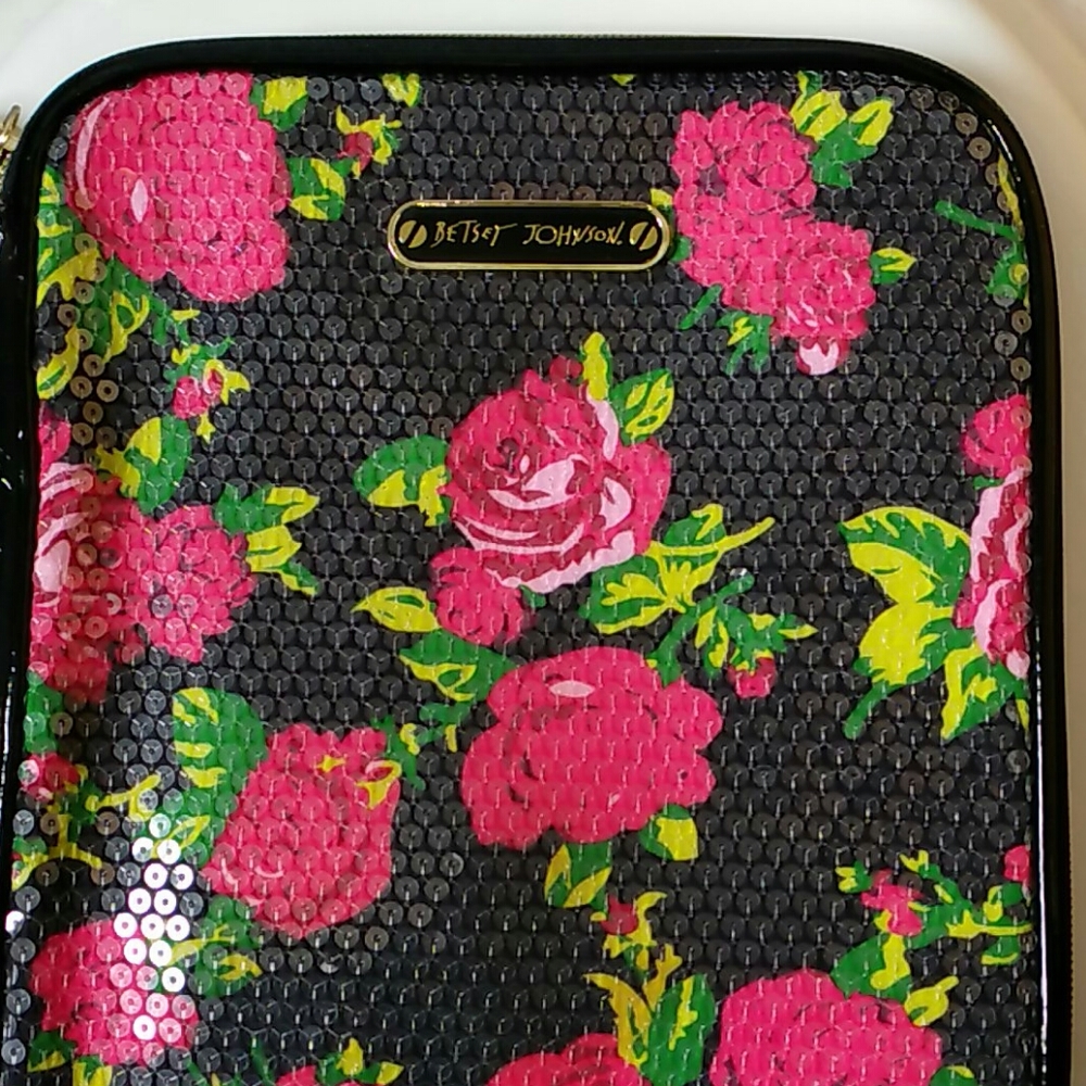 NWOT Betsey Johnson IPAD Case